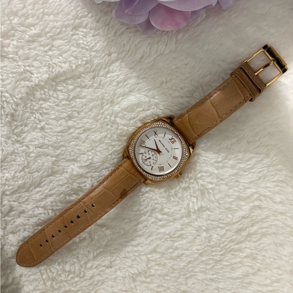 Michael Kors Leather Adjustable Band Watch - Picture 1 of 6